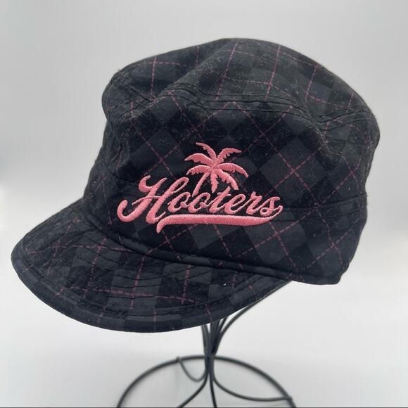 Hooters Cadet Style Cap. In excellent condition!! - Picture 2 of 7